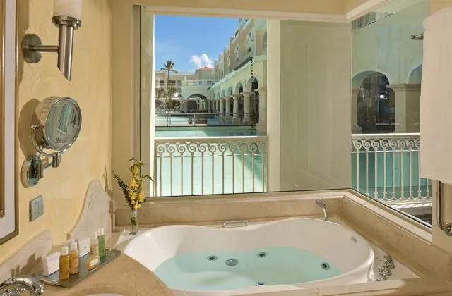 Iberostar Grand Hotel Bavaro Punta Cana suite luxe jacuzzi